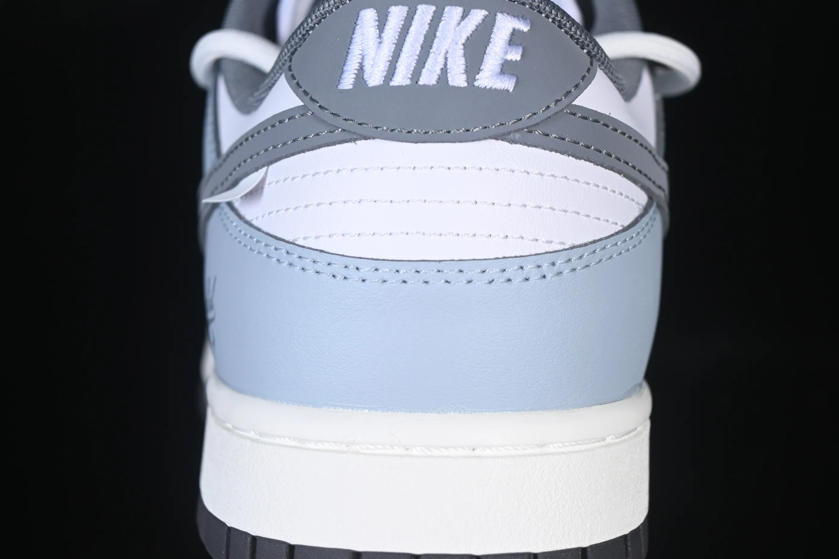 All categories Nk SB Dunk Series Nk SB Dunk Low High-end customized low-top sneakers Nike SB Dunk Low "Just Do it" white and blue straps Anniversary high-end customized low-top casual sneakers BG0510-058